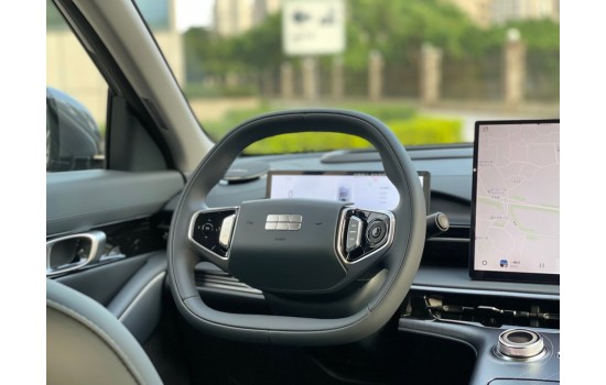 Geely Galaxy E5, 2025 (7), модель 2026 года, пробег 13 тысяч км